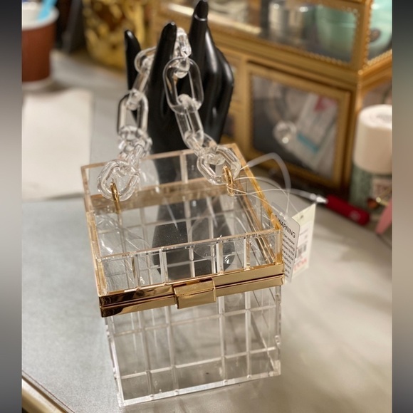 Renata Clear Resin Chunky Chain Box Bag Clutch NWT Francesca’s NWT - Picture 6 of 10